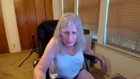Snapshot of carrie_linn chatting on 06/27/26, 06:02 carrie_linn online show from 06/27/26, 06:02