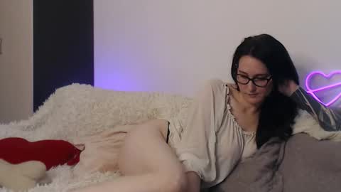 Snapshot of carriecastle chatting on 09/09/25, 12:26 Caroline online show from 09/09/25, 12:26