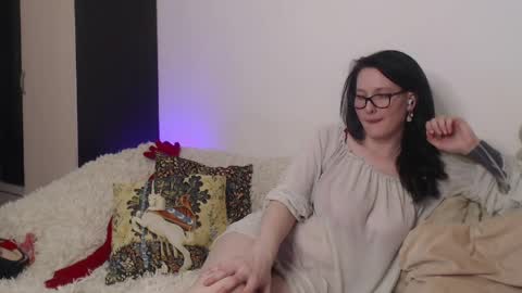 Caroline online show from 04/02/26, 09:01