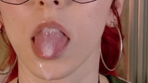 Snapshot of casandra_busting chatting on 05/28/26, 07:44 Casandra online show from 05/28/26, 07:44
