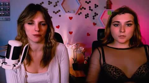 casey_meow_ online show from 10/15/25, 08:36