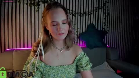 Snapshot of casey_sweeet chatting on 12/21/25, 04:03 Casey sweeet online show from 12/21/25, 04:03