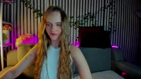 Snapshot of casey_sweeet chatting on 02/09/26, 01:09 Casey sweeet online show from 02/09/26, 01:09