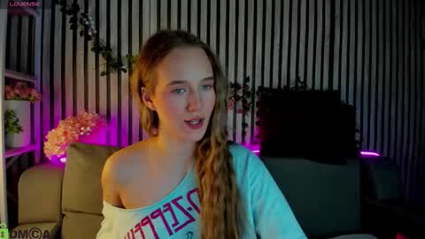 Snapshot of casey_sweeet chatting on 02/19/26, 09:05 Casey sweeet online show from 02/19/26, 09:05