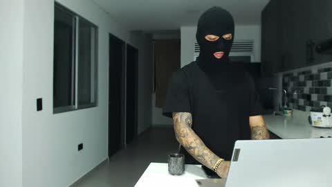 Snapshot of cash_master777 chatting on 11/27/25, 11:18 cash_master777 online show from 11/27/25, 11:18