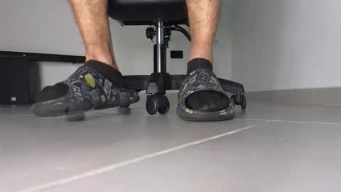 Snapshot of cash_master777 chatting on 12/17/25, 04:24 cash_master777 online show from 12/17/25, 04:24