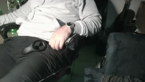 Snapshot of cashdroid chatting on 10/21/25, 02:01 Smashdroid online show from 10/21/25, 02:01