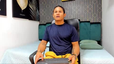 Snapshot of casike_978 chatting on 12/04/25, 12:31 Casike online show from 12/04/25, 12:31