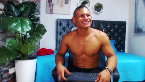 Snapshot of casike_978 chatting on 12/15/25, 04:28 Casike online show from 12/15/25, 04:28