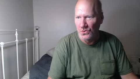 Snapshot of casinocam chatting on 04/25/26, 02:36 CasinoCam online show from 04/25/26, 02:36