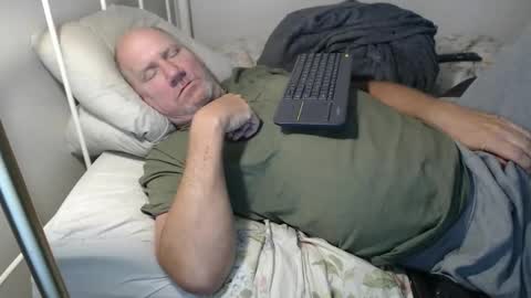Snapshot of casinocam chatting on 05/04/26, 01:40 CasinoCam online show from 05/04/26, 01:40