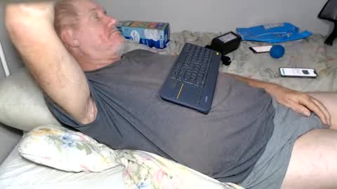 Snapshot of casinocam chatting on 06/08/26, 01:28 CasinoCam online show from 06/08/26, 01:28