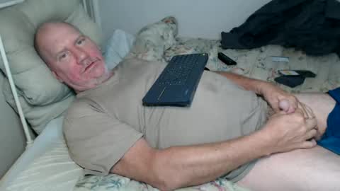 Snapshot of casinocam chatting on 06/17/26, 04:30 CasinoCam online show from 06/17/26, 04:30