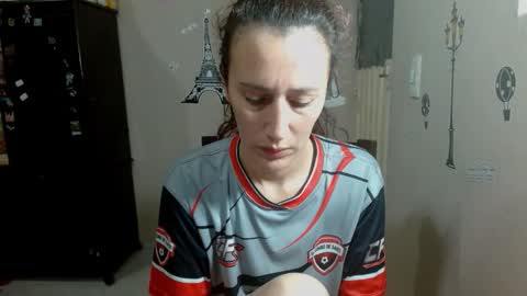 Snapshot of cassandra_brownn chatting on 12/03/25, 05:00 online show from 12/03/25, 05:00