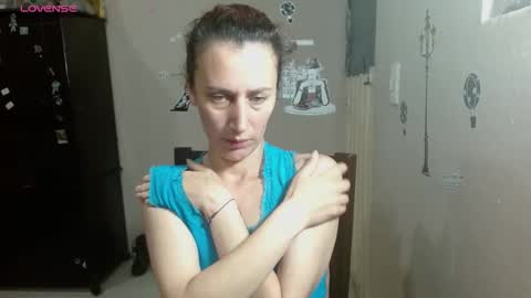 Snapshot of cassandra_brownn chatting on 12/05/25, 08:49 online show from 12/05/25, 08:49