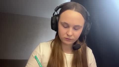 Snapshot of casseymam chatting on 07/06/26, 10:12 Elisabeth online show from 07/06/26, 10:12