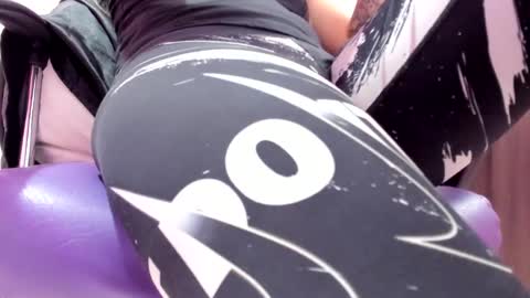 Snapshot of cassie_doll_squirt chatting on 01/21/25, 12:29 cassie online show from 01/21/25, 12:29