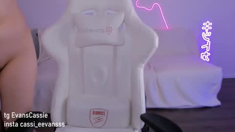 Snapshot of cassie_evansss chatting on 02/17/25, 06:53 Cassie online show from 02/17/25, 06:53