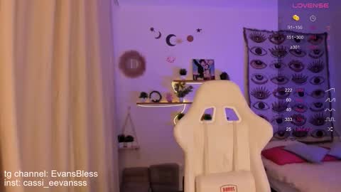 Snapshot of cassie_evansss chatting on 09/17/25, 06:15 Cassie online show from 09/17/25, 06:15