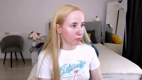 Snapshot of cassie_kelman chatting on 10/25/25, 09:53 Cassie online show from 10/25/25, 09:53