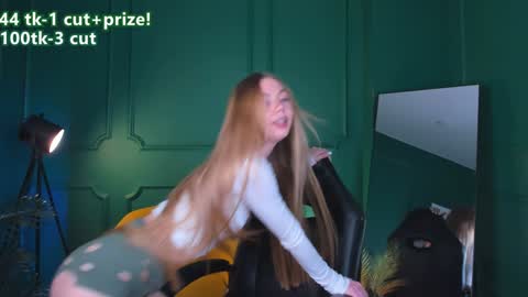 Hello my name is Cassie and my friend Nilo is also here online show from 01/03/25, 09:58