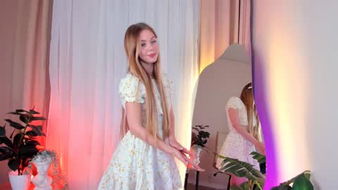 Hello my name is Cassie and my friend Nilo is also here online show from 02/07/25, 09:37