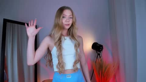 Hello my name is Cassie and my friend Nilo is also here online show from 02/19/25, 09:39