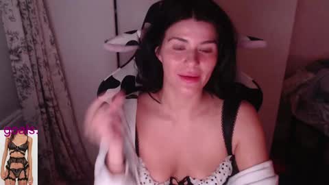 Snapshot of cassiealvarez chatting on 09/24/25, 04:05 cassiealvarez online show from 09/24/25, 04:05