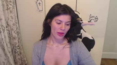 Snapshot of cassiealvarez chatting on 10/04/25, 12:52 cassiealvarez online show from 10/04/25, 12:52