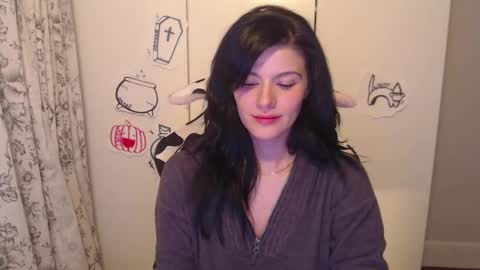 Snapshot of cassiealvarez chatting on 10/06/25, 02:31 cassiealvarez online show from 10/06/25, 02:31