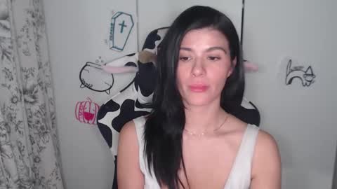 Snapshot of cassiealvarez chatting on 10/07/25, 04:53 cassiealvarez online show from 10/07/25, 04:53