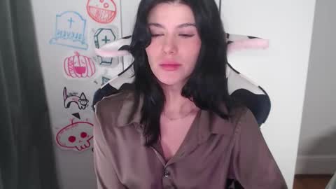 Snapshot of cassiealvarez chatting on 10/16/25, 02:34 cassiealvarez online show from 10/16/25, 02:34