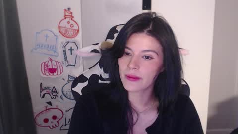 Snapshot of cassiealvarez chatting on 10/17/25, 10:23 cassiealvarez online show from 10/17/25, 10:23