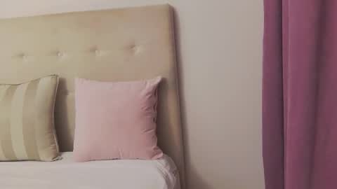 CassieHilton online show from 10/28/25, 08:44