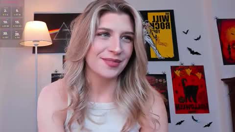 Snapshot of cassieholland chatting on 11/28/25, 12:19 Im Cassie3 online show from 11/28/25, 12:19