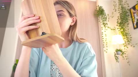 Snapshot of cassieholland chatting on 03/04/26, 08:31 Im Cassie3 online show from 03/04/26, 08:31