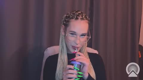 Snapshot of cassiemich chatting on 12/04/24, 03:54 Cassie online show from 12/04/24, 03:54