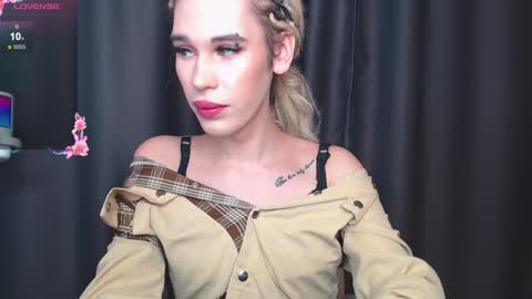 Snapshot of cassiemich chatting on 01/08/25, 02:14 Cassie online show from 01/08/25, 02:14