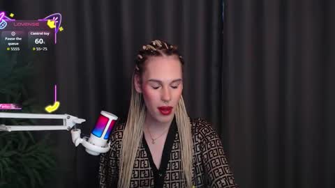 Snapshot of cassiemich chatting on 12/18/25, 07:47 Cassie online show from 12/18/25, 07:47