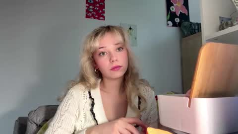 Snapshot of cassijent chatting on 02/20/26, 08:16 Olivia online show from 02/20/26, 08:16