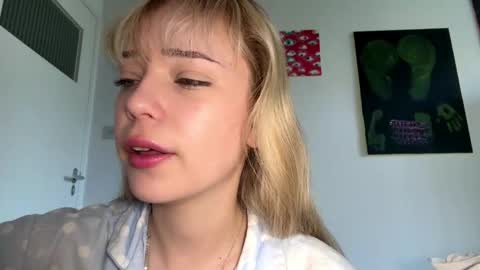 Olivia online show from 04/23/26, 06:14