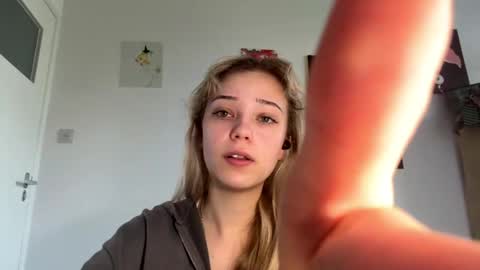 Olivia online show from 04/24/26, 06:16