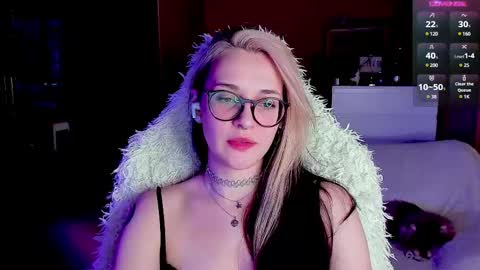 Snapshot of cassy_moore chatting on 03/10/25, 04:28 Ellie online show from 03/10/25, 04:28