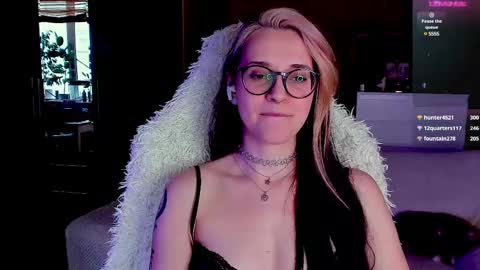 Snapshot of cassy_moore chatting on 03/10/25, 07:32 Ellie online show from 03/10/25, 07:32