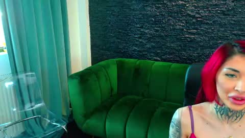 Snapshot of cassyfoxyy chatting on 07/12/26, 04:25 Cassy online show from 07/12/26, 04:25