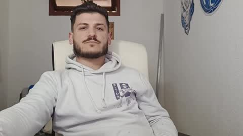 Snapshot of casual_mike chatting on 04/01/26, 06:05 Mike Moreira online show from 04/01/26, 06:05