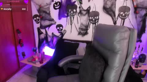 Cata green model independient online show from 10/21/25, 07:47