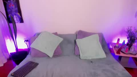 Cata green model independient online show from 04/23/26, 07:38