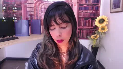 Snapshot of catalella_ar chatting on 10/01/25, 03:12 Queen Catalella online show from 10/01/25, 03:12