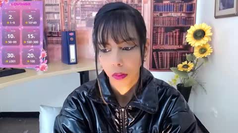 Snapshot of catalella_ar chatting on 10/12/25, 03:05 Queen Catalella online show from 10/12/25, 03:05